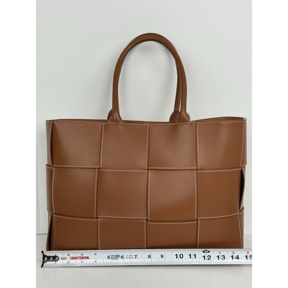 Bottega Veneta Nappa Maxi Intrecciato Men’s Arco Tote in Wood - Picture 12 of 16
